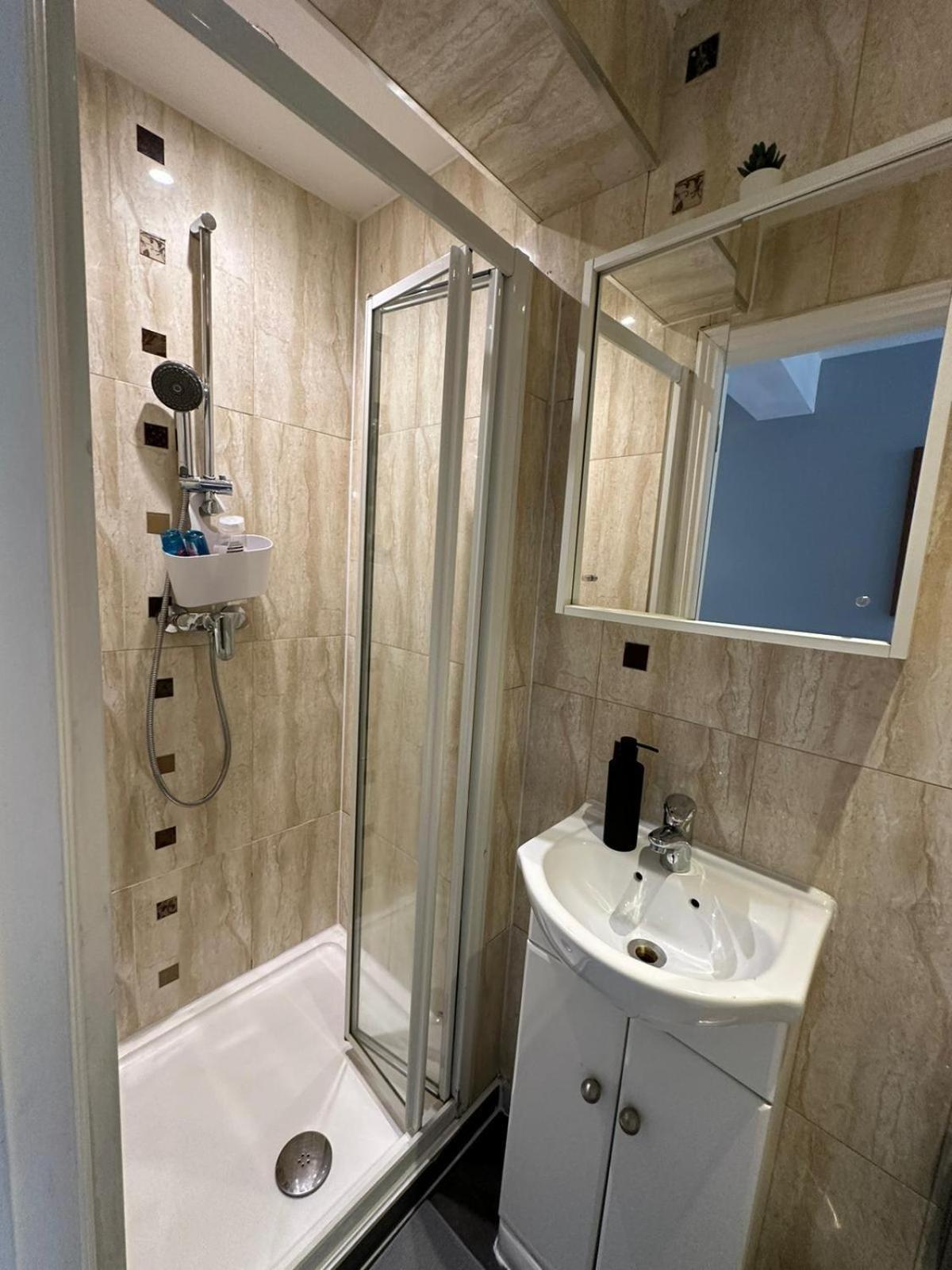 Cosy 2 Bedrooms Apartment London Bagian luar foto
